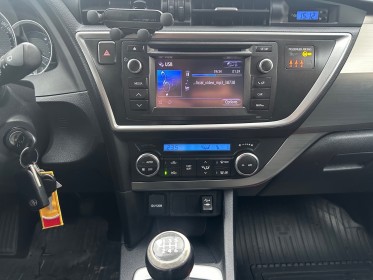 Toyota auris 100 vvt-i active caméra de recul très bon état garantie 12 mois occasion simplicicar le raincy simplicicar...