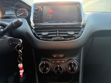 Peugeot 208 1.2 puretech 82ch bvm5 style, garantie jusqu'à 48 mois occasion scl 56 - simplicicar vannes simplicicar...