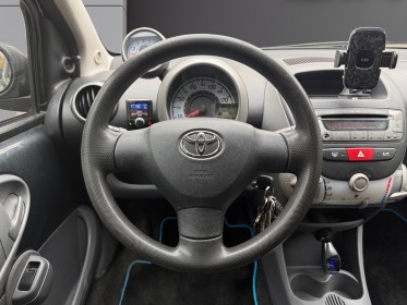 Toyota aygo 1.0 vvt-i les bleus m-mt / bluetooth / radar de recul occasion paris 17ème (75)(porte maillot) simplicicar...