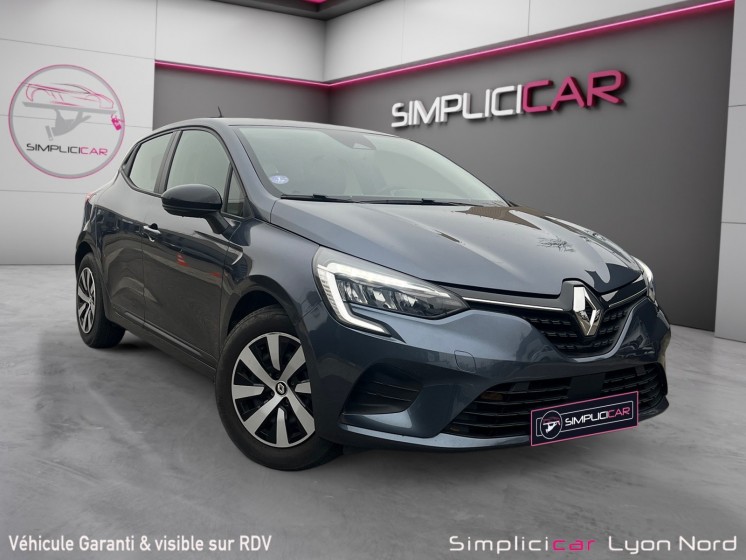 Renault clio v tce 90 equilibre - faible kms - carplay - garantie 12 mois occasion simplicicar lyon nord simplicicar...