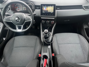 Renault clio v tce 90 equilibre - faible kms - carplay - garantie 12 mois occasion simplicicar lyon nord simplicicar...