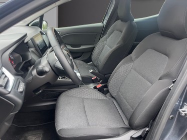 Renault clio v tce 90 equilibre - faible kms - carplay - garantie 12 mois occasion simplicicar lyon nord simplicicar...